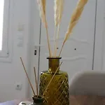 Zoe's Haven פילוס