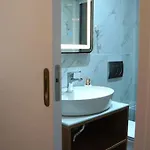 Zoe's Haven פילוס